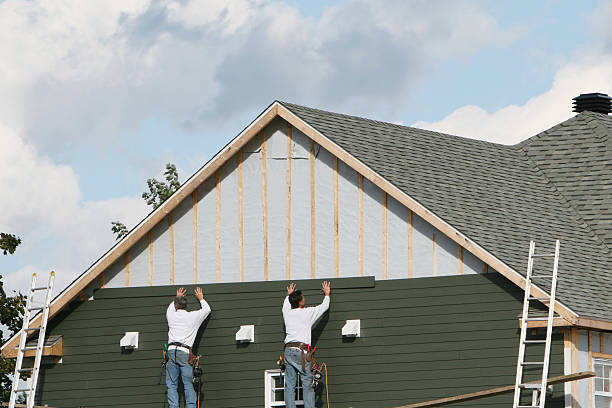 Professional Vinyl Siding technician working in Pleasantville, NY